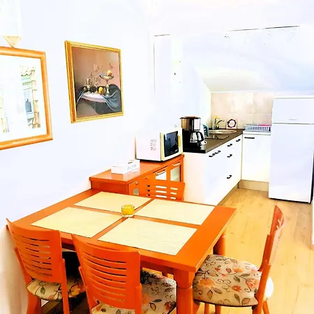 Apartman Mit Gemeinschaftlichem Pool By Interhome Drasnice